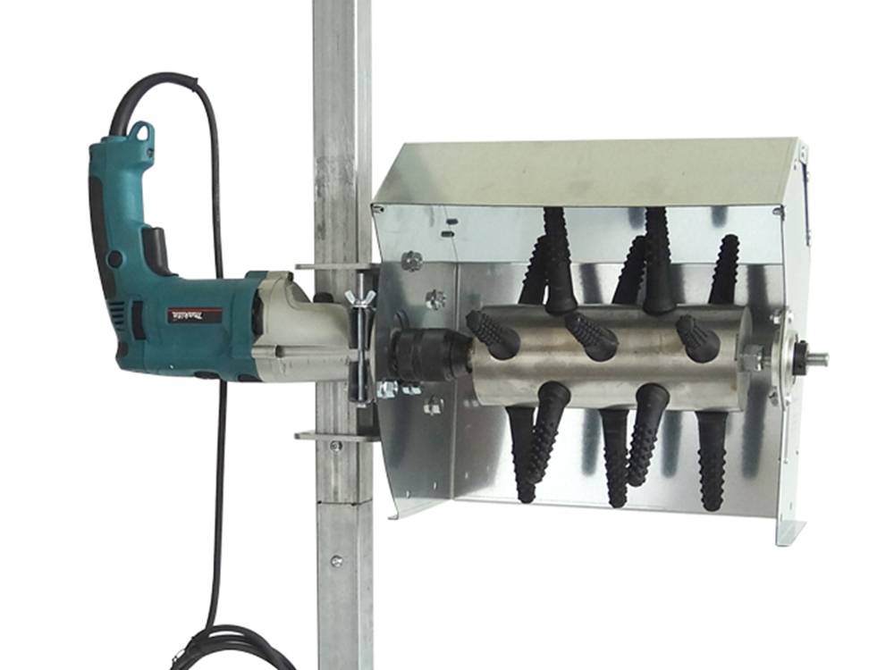 Obrázek k výrobku 125898 - Škubačka drůbeže na vrtačku s ochranným krytem a stojanem SPIUMATRICE DIT SP RU08