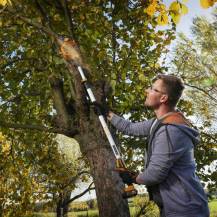 Obrázek k výrobku 80722 - Aku ruční řetězová pila Riwall PRO RAHS 1820i SET 20 V + 2Ah baterie + nabíječka