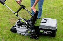 Obrázek k výrobku 78424 - AKU sekačka s pojezdem LM1903E-SP - sada