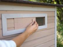 Obrázek k výrobku 125234 - Bouda pro psa dřevěná s průhlednou stěnou KERBL 81334 OVERVIEW, 134x92x82 cm