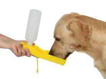 Obrázek k výrobku 125258 - Deka pro psa do auta, s cestovní láhví na pití KERBL 83252, 1,4 x 1,5 m