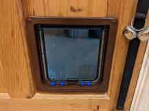 Obrázek k výrobku 125277 - Dvířka pro kočky a malé psy KERBL 80864 CAT MATE XL - 221B, 4-cestná, hnědá