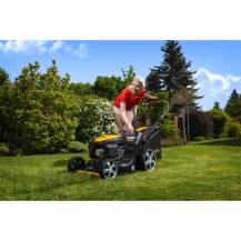 Obrázek k výrobku 69773 - Riwall PRO RPM 5155 PRO multifunkční travní sekačka 4 v 1 s benzinovým motorem a pojezdem