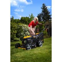 Obrázek k výrobku 69773 - Riwall PRO RPM 5155 PRO multifunkční travní sekačka 4 v 1 s benzinovým motorem a pojezdem