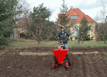 Sazeč brambor SB-40 při práci