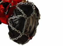 Pro lepší adhezi lze na kola nasadit sněhové řetězy