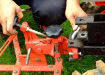 Nastovovací těleso NT-3 v závěsném zařízení BZN-002