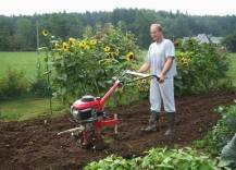 Rotavátor při práci